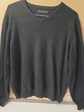 Metropolitan View Men's Gray V-Neck Sweater Soft Knit Long Sleeve- One Size